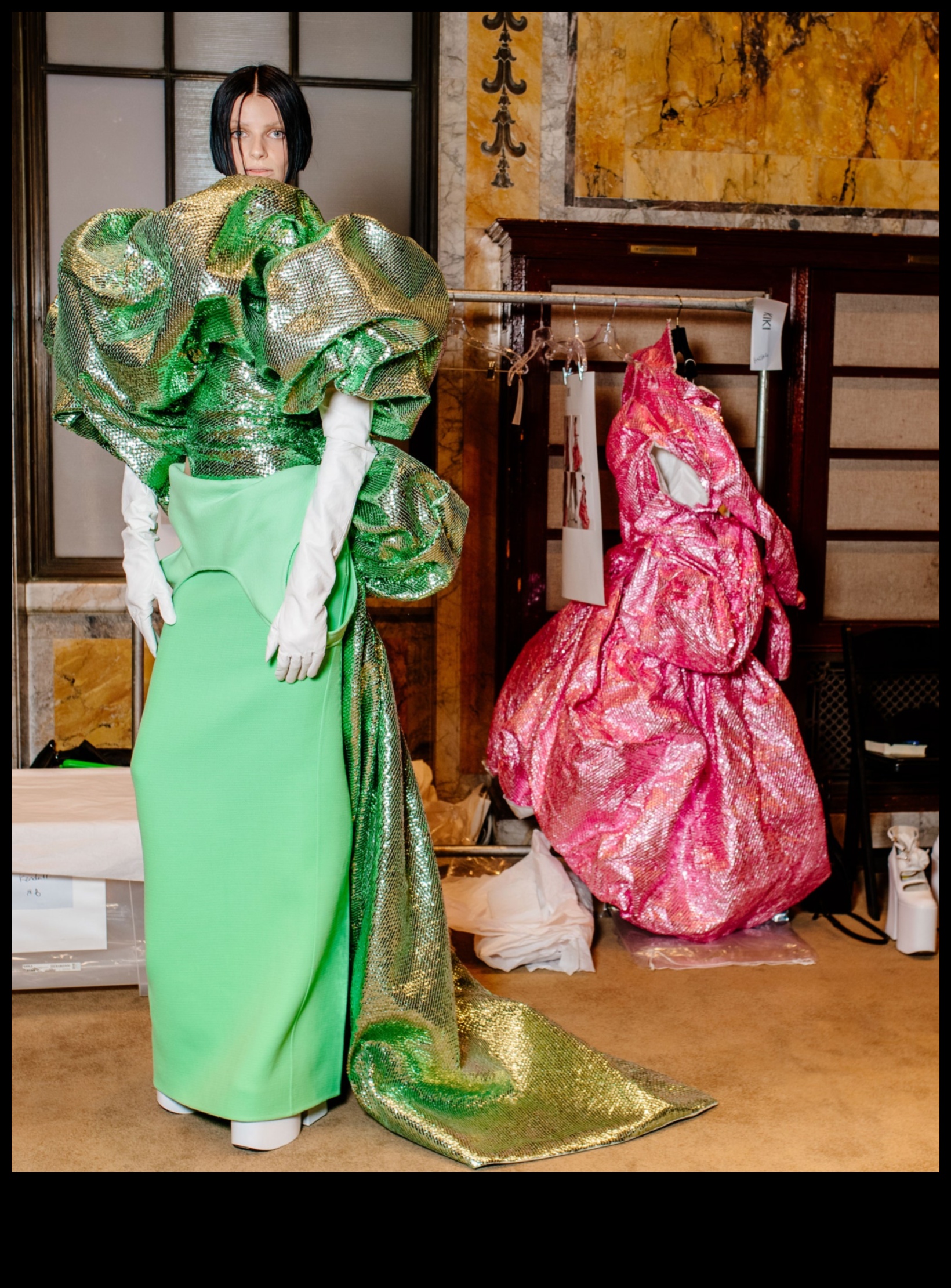 Nākotnes nākotne: moderni tērpi modes evolūcijas vadībā