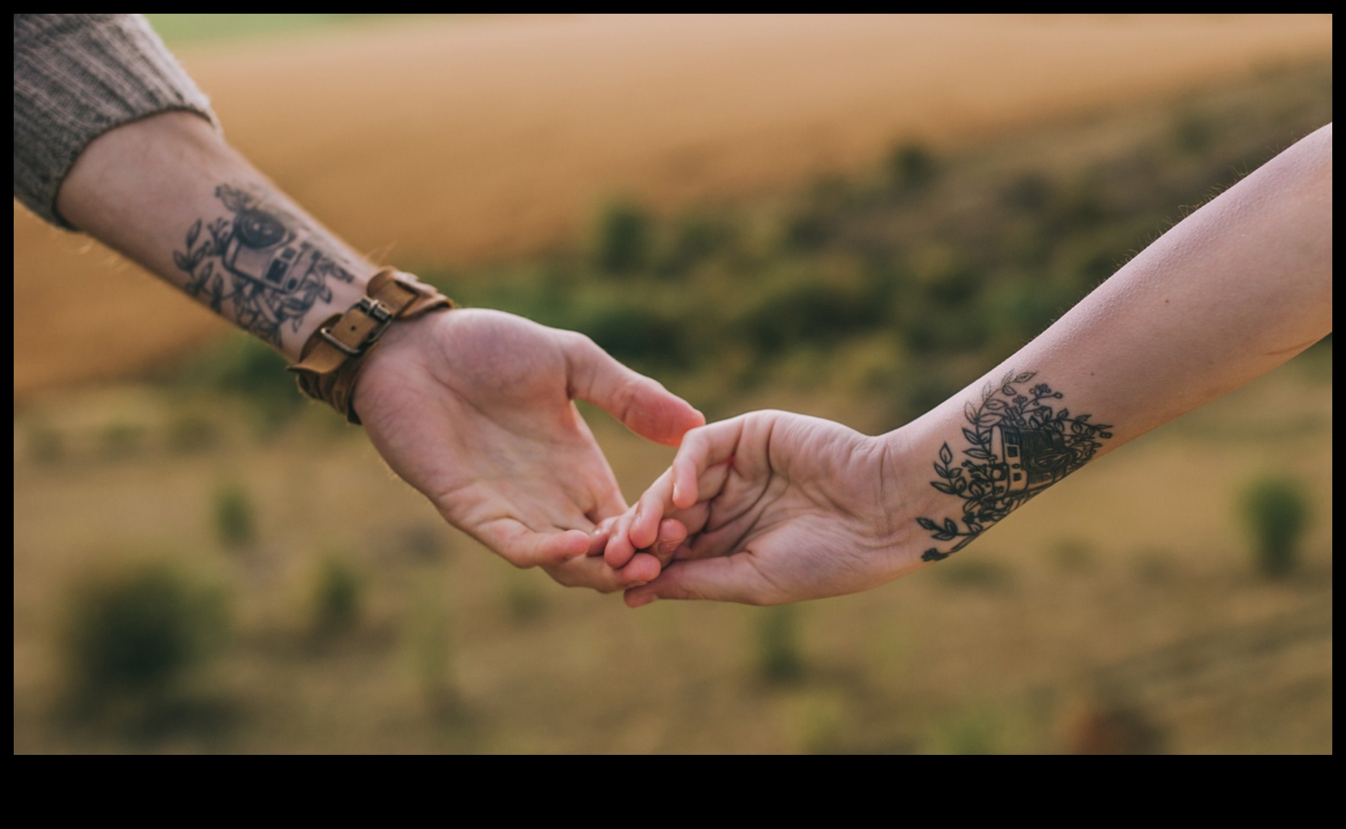 Tetovēta romantika: mīlestības paušana, izmantojot pāra tetovējumus