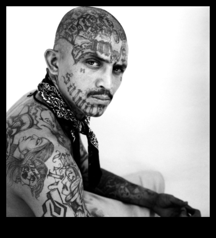 Audekla hronikas: stāsti, kas atklāti ar drosmīgi veidotiem tetovējumiem