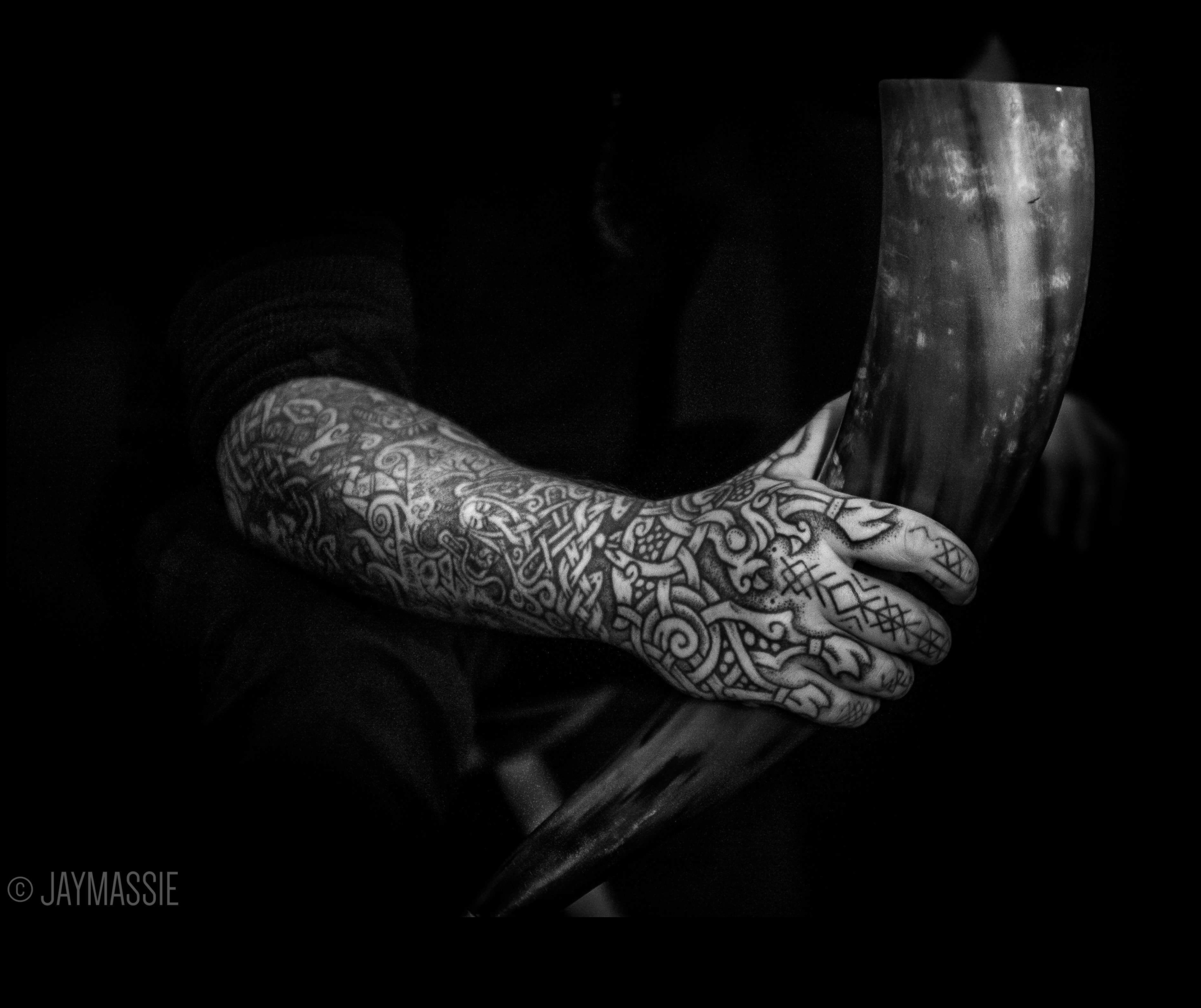 Tetovējumu gobelēns: stāstu savišana, izmantojot dizainu