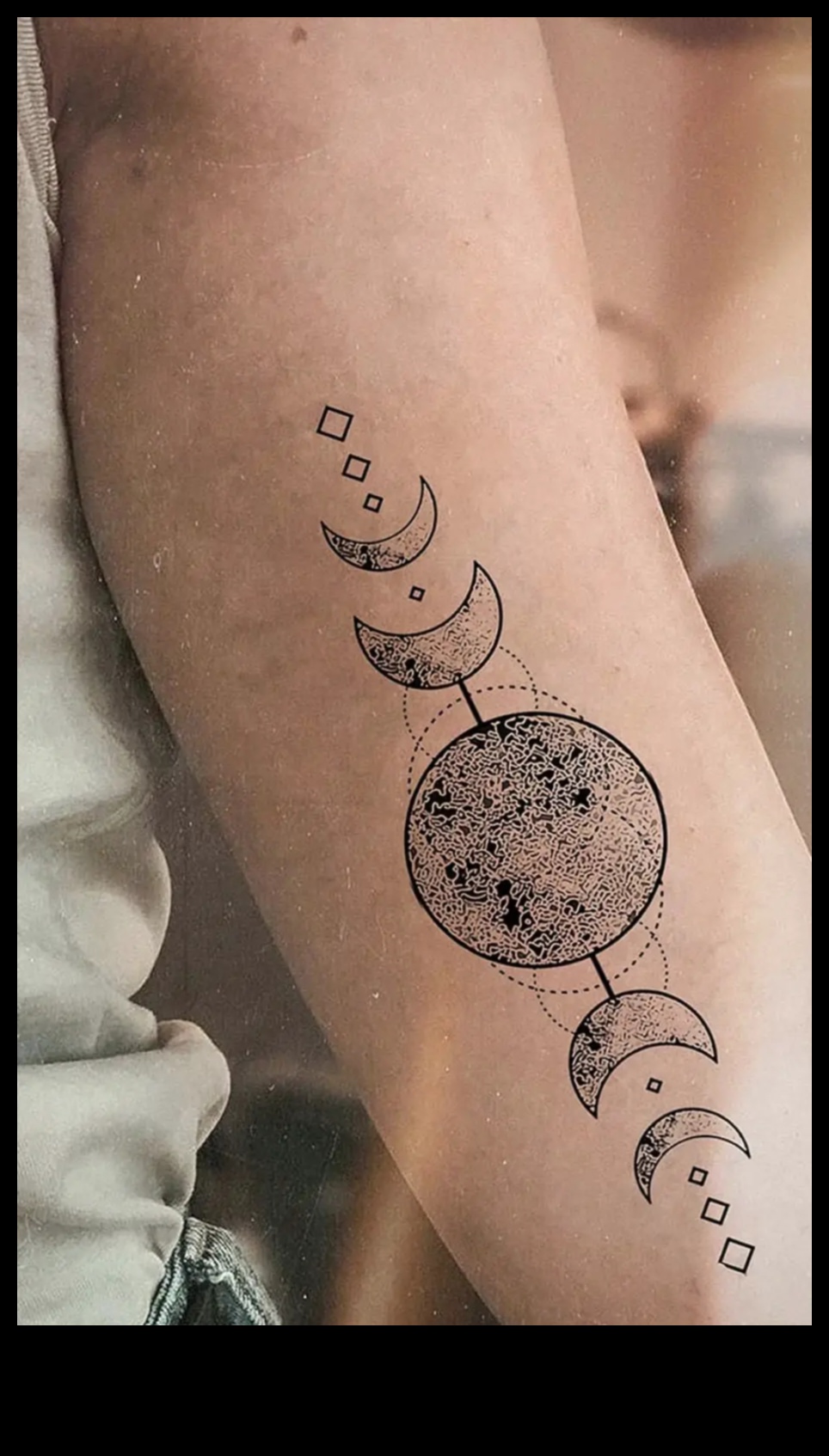 Debesu audekli: kosmisko elementu izpēte aizraujošos un unikālos tetovējumos