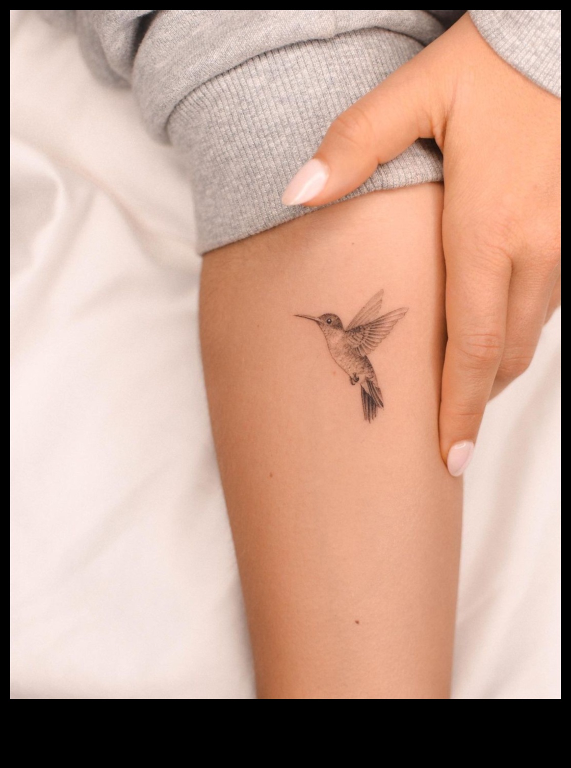 Miniatūras brīnums: sīki plaukstas tetovējumi ar drosmīgu klātbūtni