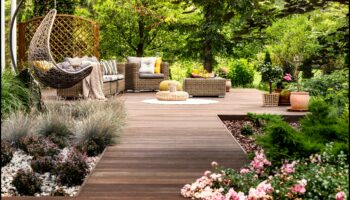 Veidojiet savu āra patvērumu: stilīgas dārza mēbeles