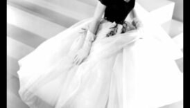 Vecās skolas izsmalcinātība: retro tērpi mūsdienīgai elegancei